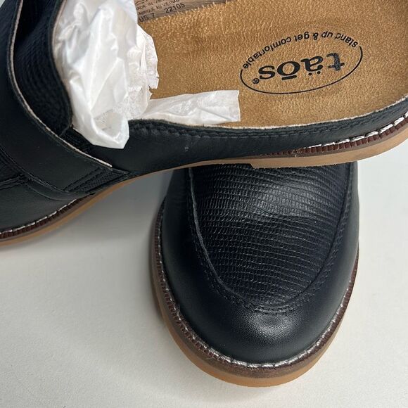 Taos Footwear Black Textured Flats - Picture 2 of 7